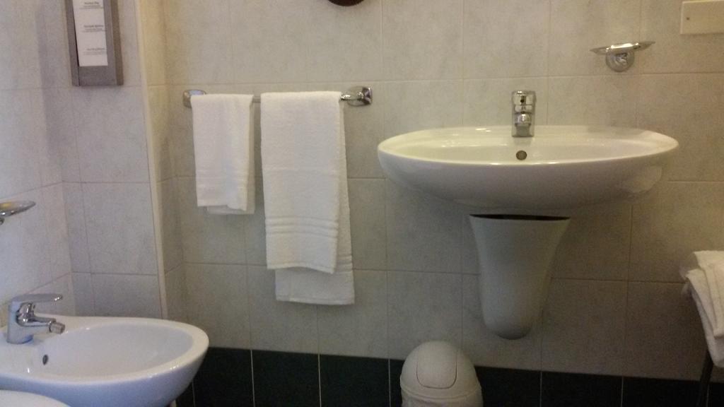 Hotel Quattro Strade Garbagnate Milanese Εξωτερικό φωτογραφία